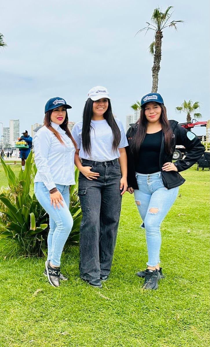 Tres compañeras del equipo Envíos Click